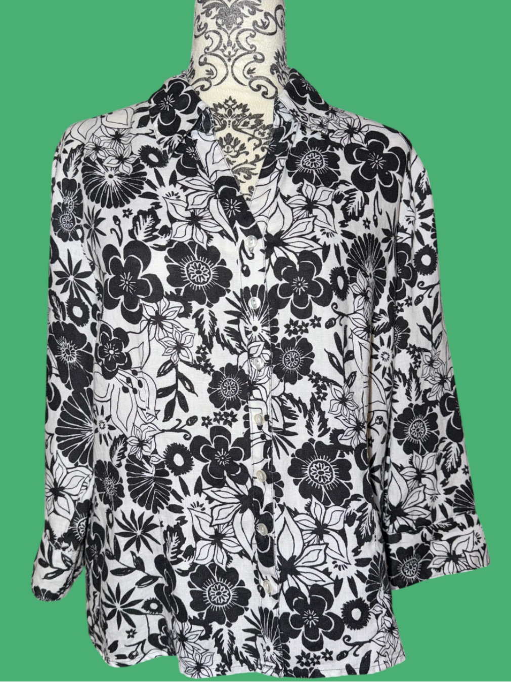 Jm Collection 100% Linen Black & White Floral 3/4 Sleeve Buttoned Blouse